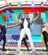 组图：贾斯汀比伯东京献唱 自摸裤裆表情超拽