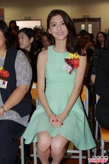 组图：吴千语裙装甜美亮相 否认自己是败金女