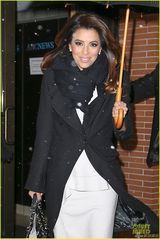 组图:性感主妇伊娃最新大片 深V秀美胸玉腿勾人