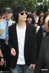 组图：陶喆与萧敬腾共游花博 自曝不排斥今年结婚