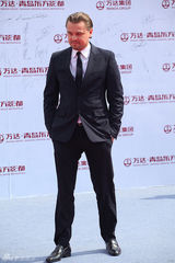 组图：莱昂纳多梁朝伟赵薇等齐聚青岛