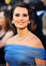 高清组图：奥斯卡红毯潘妮洛普-克鲁兹蓝色礼服