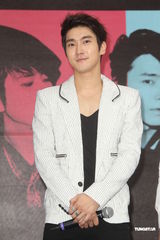 组图：SJ-M台北签唱会 兄弟情深互喂台湾小吃