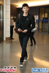 组图：韩星徐仁国首次赴台 帅气现身