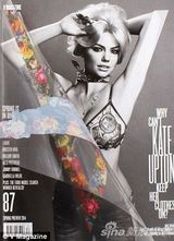 组图：抖奶超模复古封面照 比基尼兜傲人篮球奶