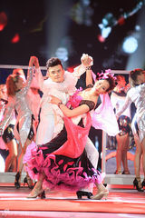 组图：《舞出我人生》夺冠之夜精彩纷呈