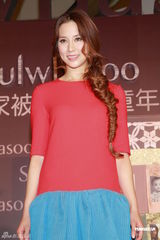 组图：徐子淇疑似走光引媒体狂拍