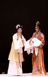 幻灯图：《怜香伴》终登台 关锦鹏导昆曲像电影