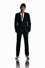 组图：林丹时尚写真秀壮硕肌肉霸气外露