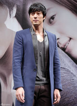 高清图：韩孝珠苏志燮携手亮相宣传新片《只有你》