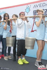 组图：谭咏麟想看霍汶希女儿 母亲节尽孝陪家人