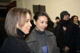 组图：董洁米兰时装周头排观秀气场十足