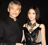 组图：熊乃瑾优雅亮相GQ盛典 新颖造型展典雅气质