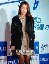 组图：李宝英郑柔美等助阵李钟硕新片VIP试映