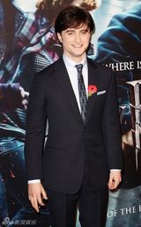 高清图：《哈利-波特7》首映 艾玛-沃特森短裙出位