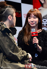 高清图：韩片《PS搭档》宣传 金雅中迷人池城卖萌