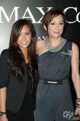 幻灯图：何超仪与偶像乐队合作 张静初拒谈男友