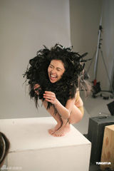 组图：薛凯琪8月推全新EP 新造型变性感狮子女