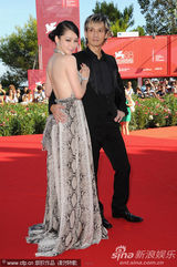 组图：《赛德克-巴莱》首映 徐若瑄露背礼服性感