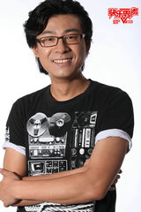 组图：“音乐怪咖”王启快男舞台大唱神曲