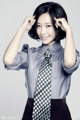 组图：张曦文时尚写真变身轻熟小女人