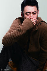 组图：吴秀波最新写真秀腹肌 上演熟男诱惑