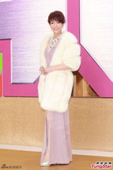 组图：郑裕玲亮相红毯 皮草雍容华贵