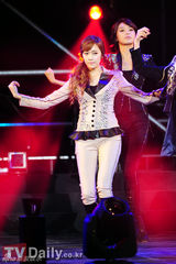 组图：韩团SJ少女时代等亮相《GS&CONCERT》