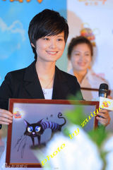 幻灯组图：李宇春携手迪士尼 绿色形象变身游戏主角