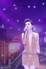 组图：Selina延迟造人 Ella挤胸性感舞老公最爱