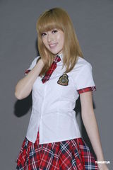 组图：陈冠希前女友制服诱惑 自曝写真尺度大