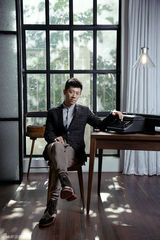 组图：夏雨最新气质写真 诠释阳光暖男