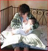 组图：女明星喂奶照母性十足 范冰冰许晴尺度大