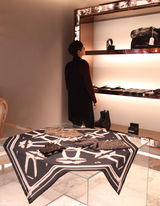 组图：韩星朴海镇上海购物装扮时尚