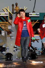 组图：李克勤郑伊健关楚耀等出席圣诞节倒数活动 