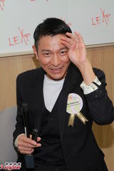 组图：刘德华投身公益避谈女儿