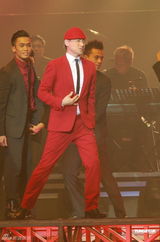 组图：张学友香港个唱揭幕 秀复古风秀踢踏舞