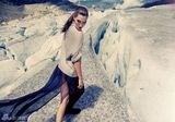 组图：超模达里娅写真大片 冰天雪地朱唇微启