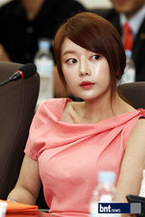 组图：裴涩琪等出席第15届保宁泥浆节活动