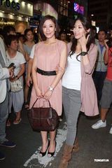 组图：谢天华拍新剧 闹市向杨怡求婚