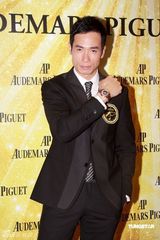 幻灯图：陈法拉穿低胸裙现身 贴双面胶纸防止走光