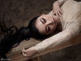 组图：黄小蕾限量笔记《蕾女心经II》个性十足