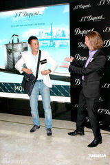 幻灯图：任达华收藏金银钻石打火机 被女儿强制戒烟