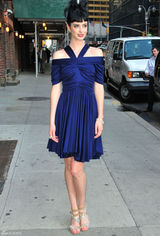 高清组图：克里斯滕-丽特复古发型搭配蓝裙亮相