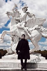 组图：窦骁盛装牵手men’s uno 巴黎拍摄华丽写真 