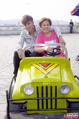 组图：罗志祥推介知名景点 回出生地忆旧情