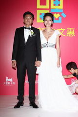 组图：纪文蕙大婚性感露半球 曾之乔杨佑宁也想婚