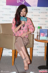 组图：路嘉怡宣传《不爱会死》分享爱情态度