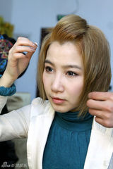 幻灯图：艾梦萌喜获专属借记卡 出新碟曲风遭抢 