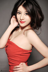 组图：王紫百变写真曝光  游走在清新和性感间